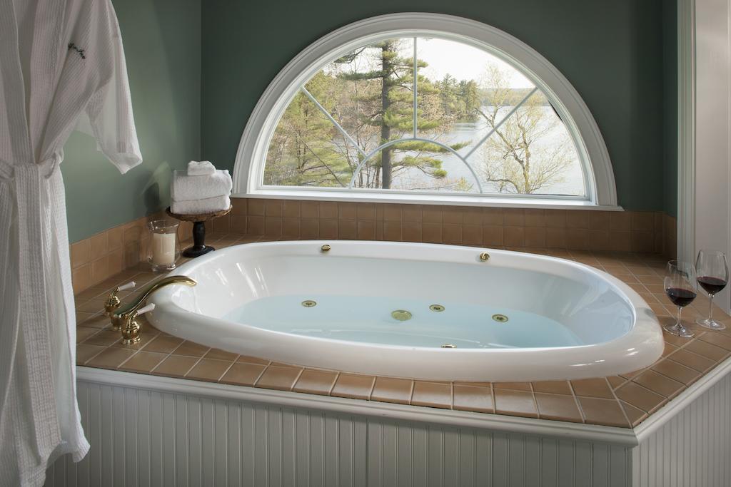 Wolf Cove Inn Poland 외부 사진
