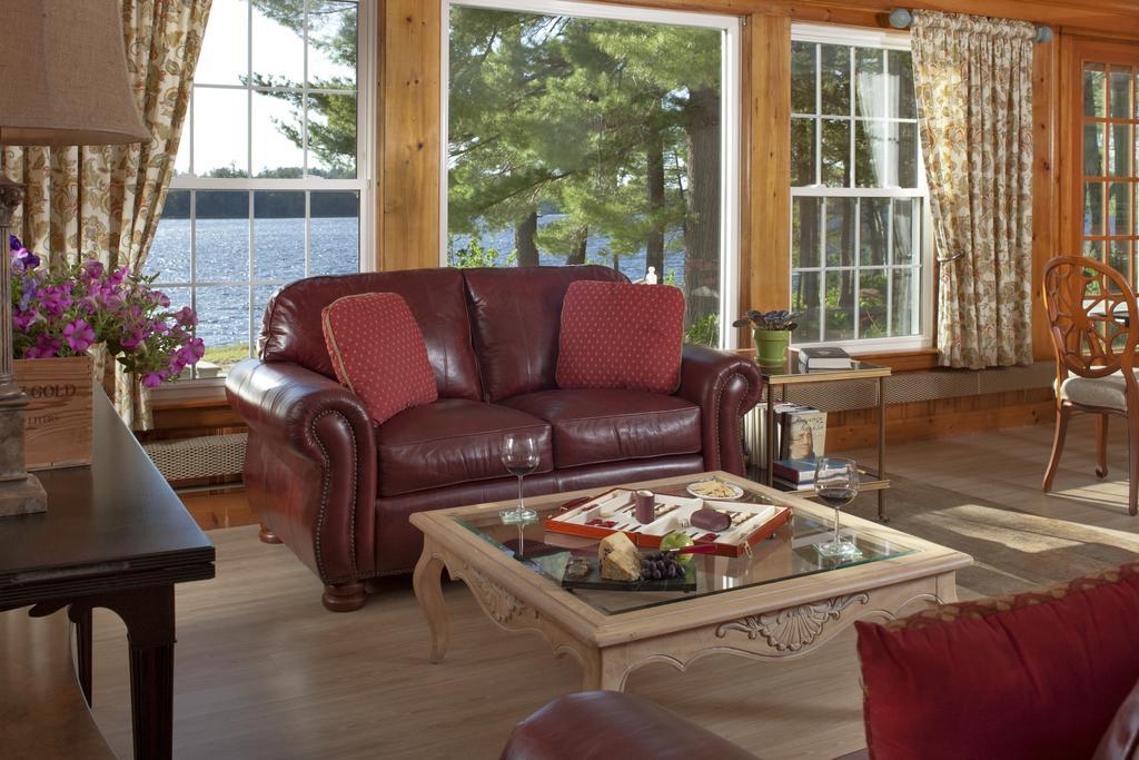 Wolf Cove Inn Poland 외부 사진