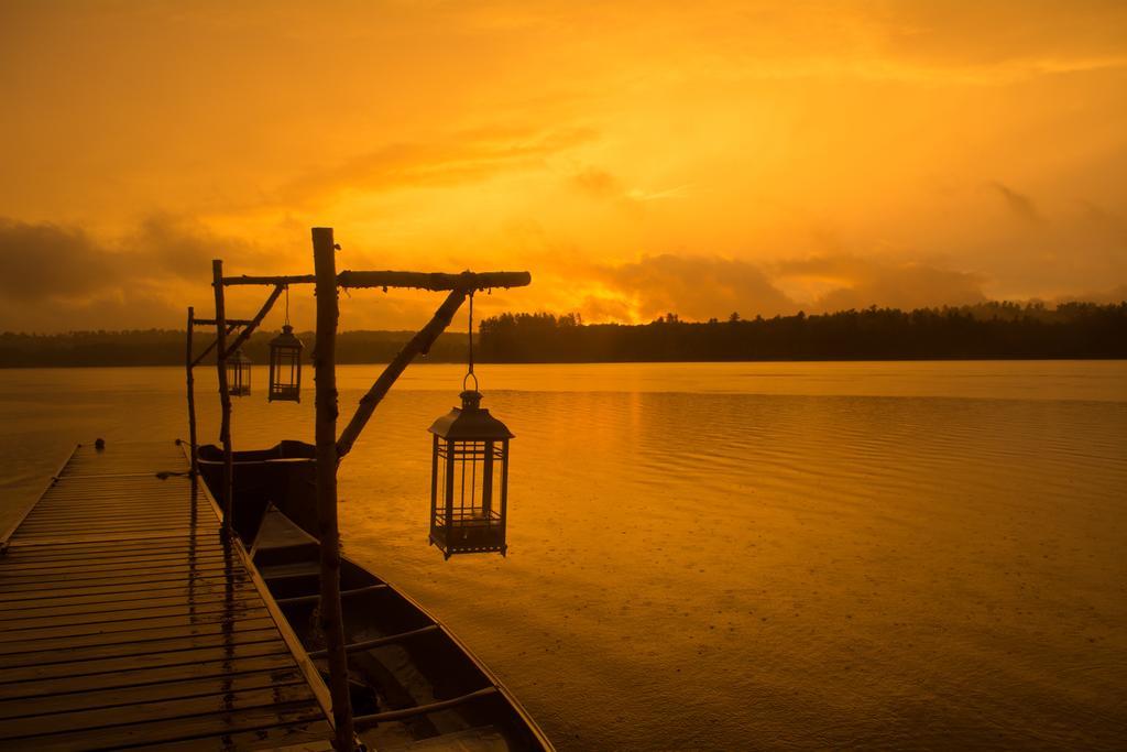 Wolf Cove Inn Poland 외부 사진